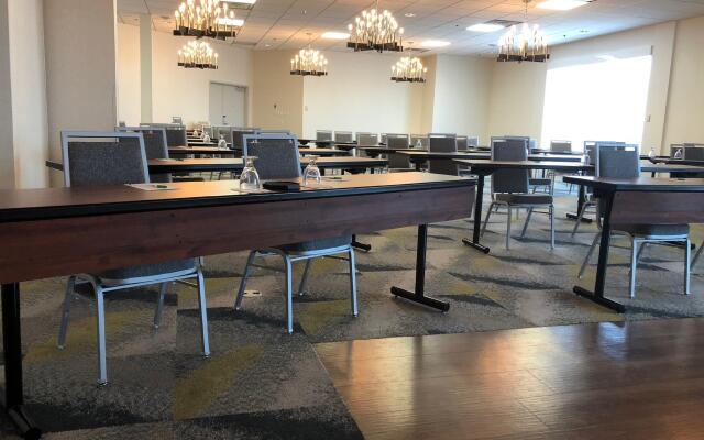 Holiday Inn Montreal Longueuil by IHG