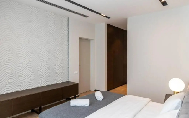 Luxury Hotel Apartment With Stunnig Views For 4