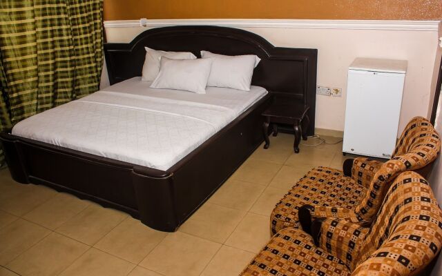Oakland Suites