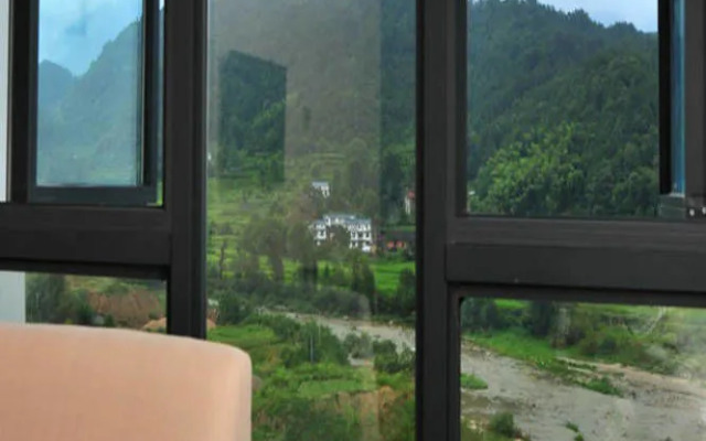 Guoshun Holiday Hotel