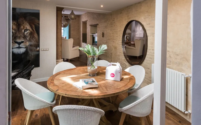 Puerta Catedral Art Gallery