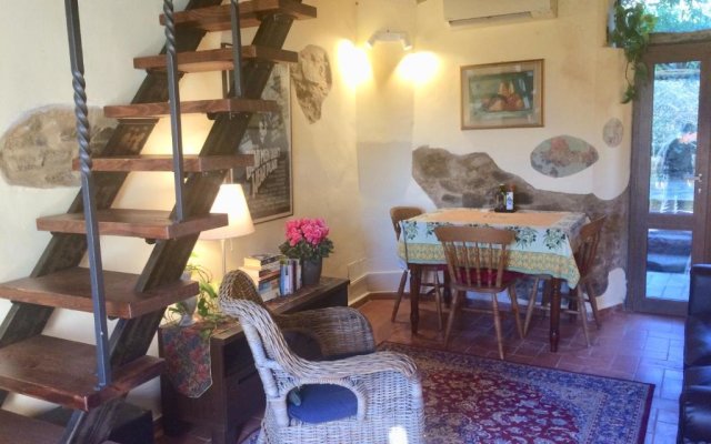 Adorable Tuscan Cottage With Beautiful Garden Just Outside Lucca, Sleeps 2