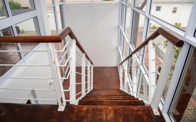 Waterfront New Listng - 8 South Quay -