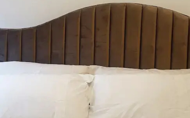 Piccadilly wharf suite