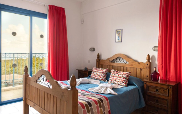 Azzurro Holiday Villas Peyia