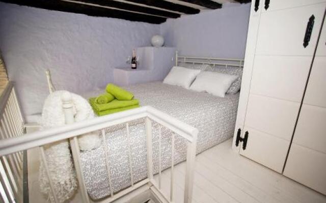 Aurora Tiny Apartment