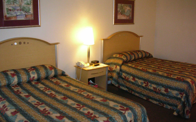 Monumental Movieland Hotel