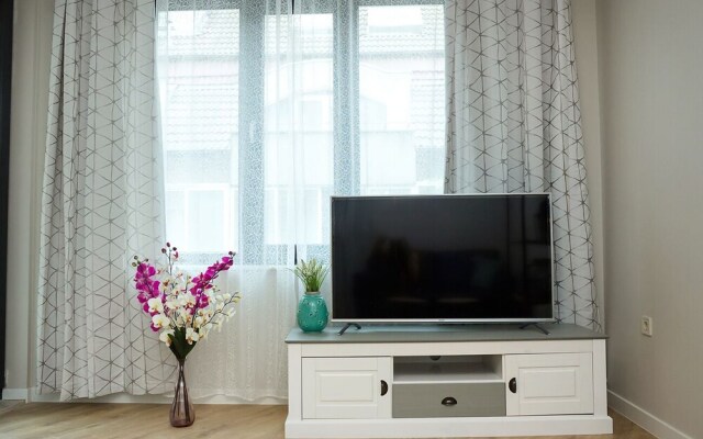 FM Luxury 2-BDR Apartment - Exclusive