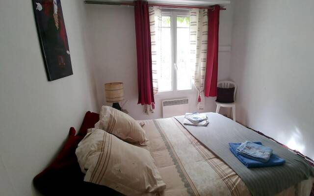 House With one Bedroom in Montreuil, With Enclosed Garden and Wifi