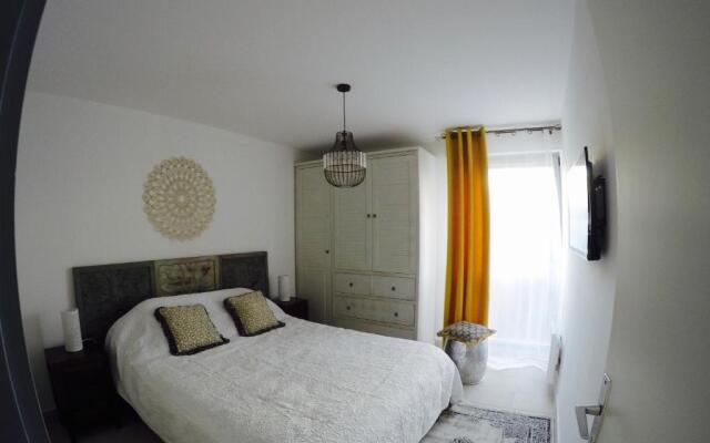 Nouvelle annonce : Appartement rénové de 66m2 pleine vue mer!