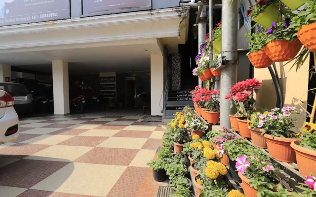 Oyo 23403 Hotel Rashmi