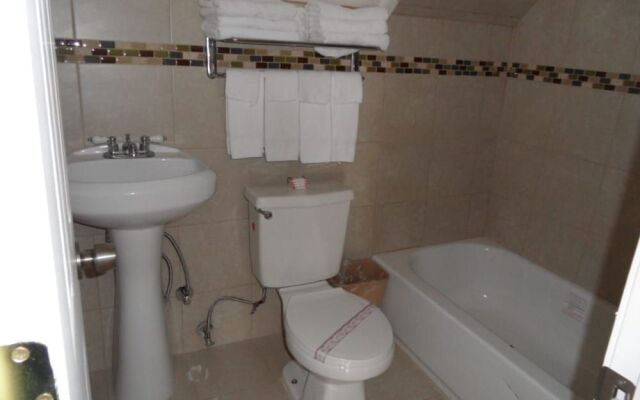 Seven Dwarfs Motel and Cabins