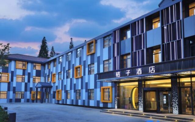 Orange Hotel (Shanghai Jiaotong University, Jiangchuan Road Metro Station)
