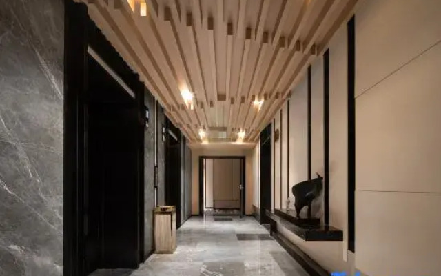 Royal•Garden Hotel