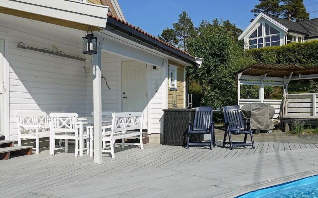 10 Person Holiday Home In Kongshavn