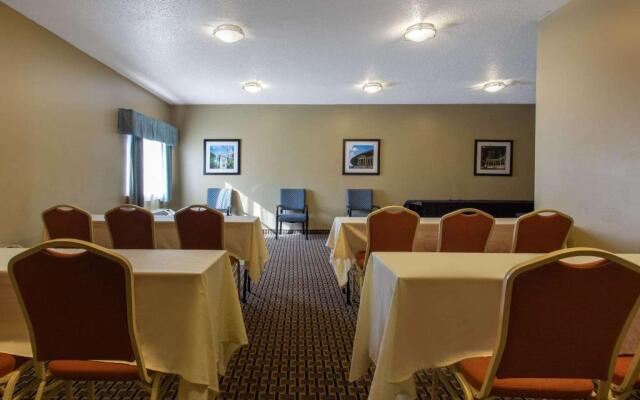 The Armada Inn & Suites Glendale Heights