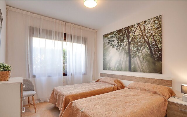 3 bedroom apartment garden and sea view