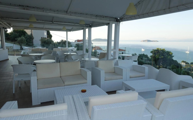 Rene Hotel