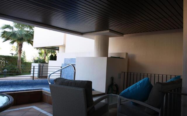 100 - Beach apartment with Private Pool