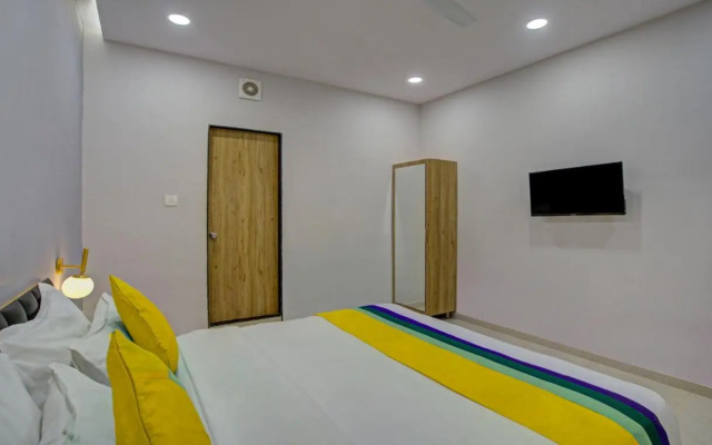 Itsy Hotels Natasha, Vesu, Surat