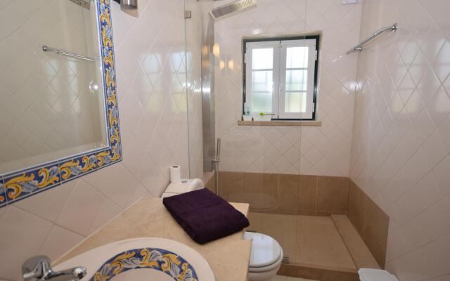Luxurious Villa in Caldas da Rainha With Pool