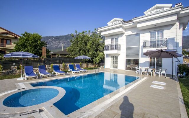 Villa Frezya by Villamnet