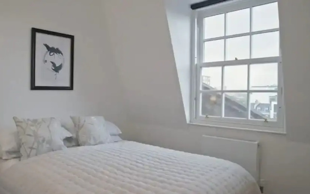 Lovely 5-bed House in London
