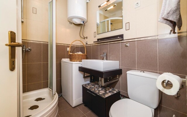 Nice Apartment in Novigrad With 4 Bedrooms
