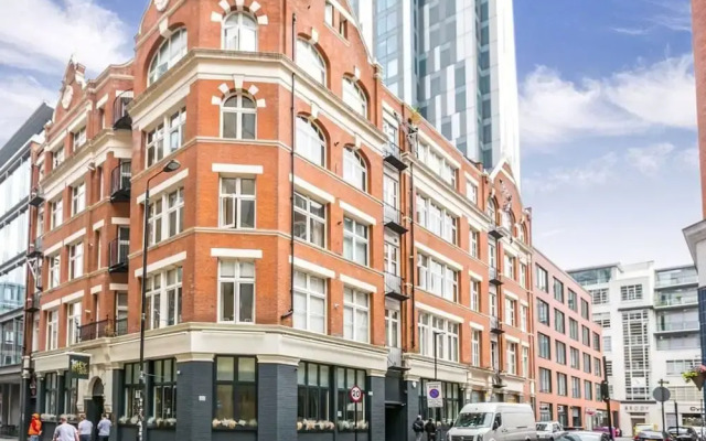 Modern 1 Bedroom Flat Near Liverpool Street With Patio