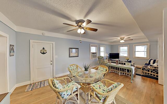 Long Beach Hideaway - Steps To The Sand! 2 Bedroom Duplex