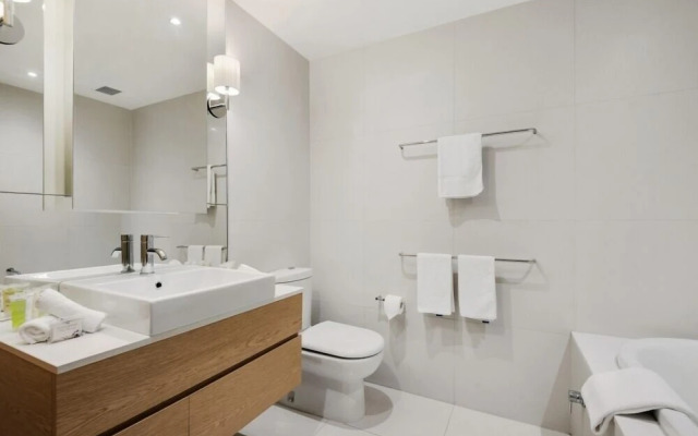 Edgewater 208