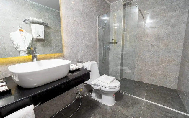Hevea Hotel & Resort