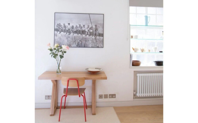 Light and Functional Flat in Chelsea/by Kings Road