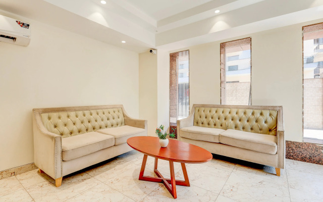 Super Townhouse Oak Sector 39 Medanta