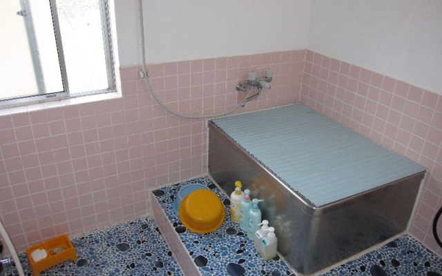 Awajishima Eight Minshuku – Bathroom – Sumoto