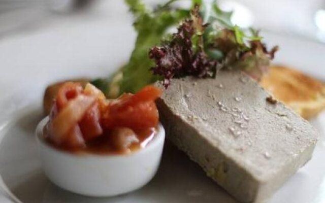 Home Farm Hotel and Restaurant