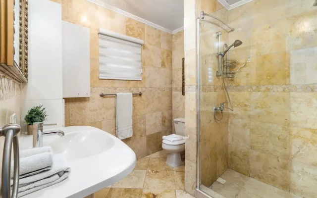Cozy 1br1ba w Balcony Pool in Great Location