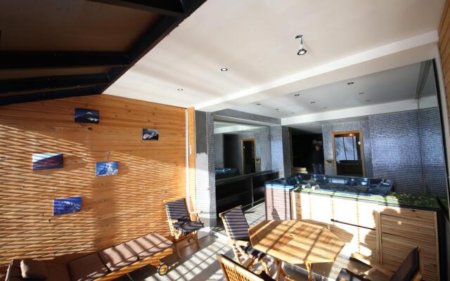Club-2100 Hotel