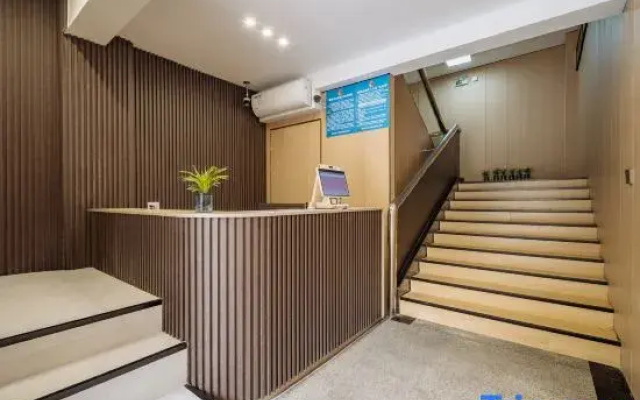 Huayu Light Hotel (Keqiao RT-Mart Pearl Square Subway Station Branch)