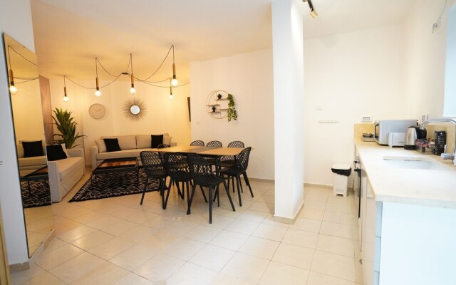 YalaRent Afarsemon APT complex with pool - For Families & Couples
