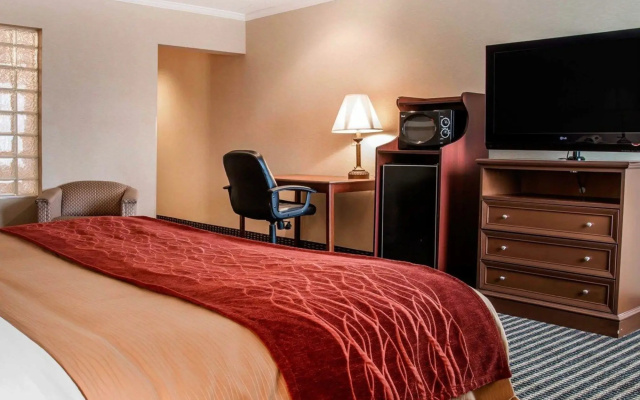 Wingate by Wyndham Livonia
