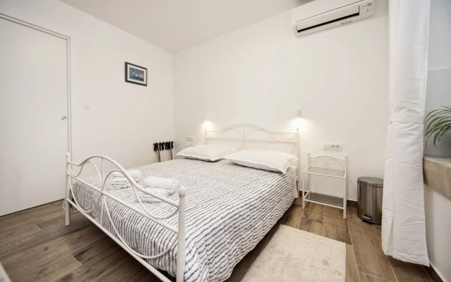 InMotion Luxury Rooms