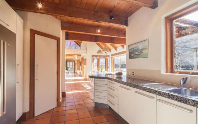 Wharenui Holiday Home by MajorDomo