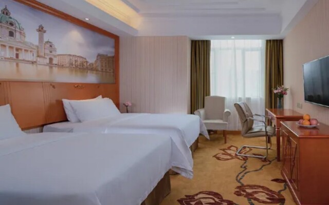 Vienna Hotel (Huizhou Boluo High Speed Rail Central Bus Station Hotel)