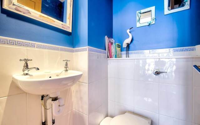 3bed/3bath Townhouse with Free Parking And Balcony