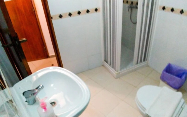 E-Nove Lounge Hostel Caffe