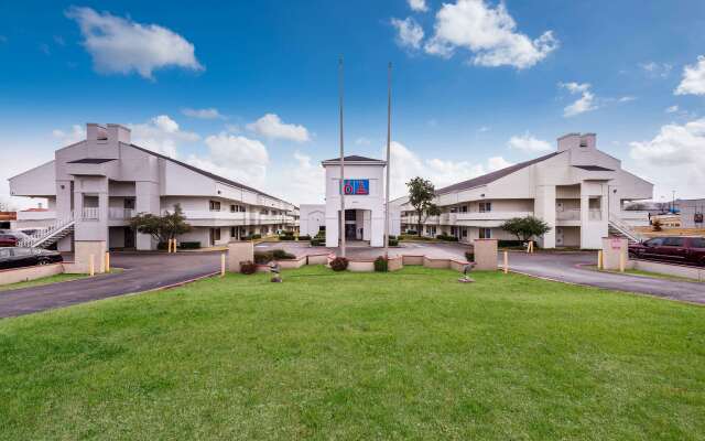 Motel 6 Dallas - Irving DFW Airport East