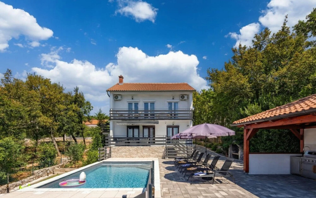 Villa Natali With Pool And Sea View