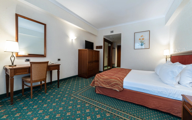 Lux Garden Hotel