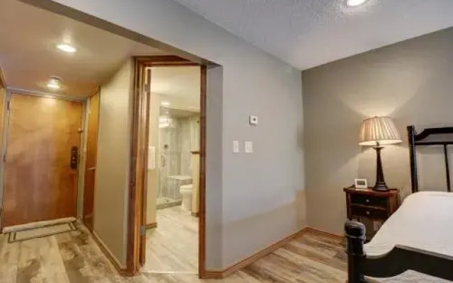 Large, Welcoming Condo With Incredible Views - WL406 by Redawning